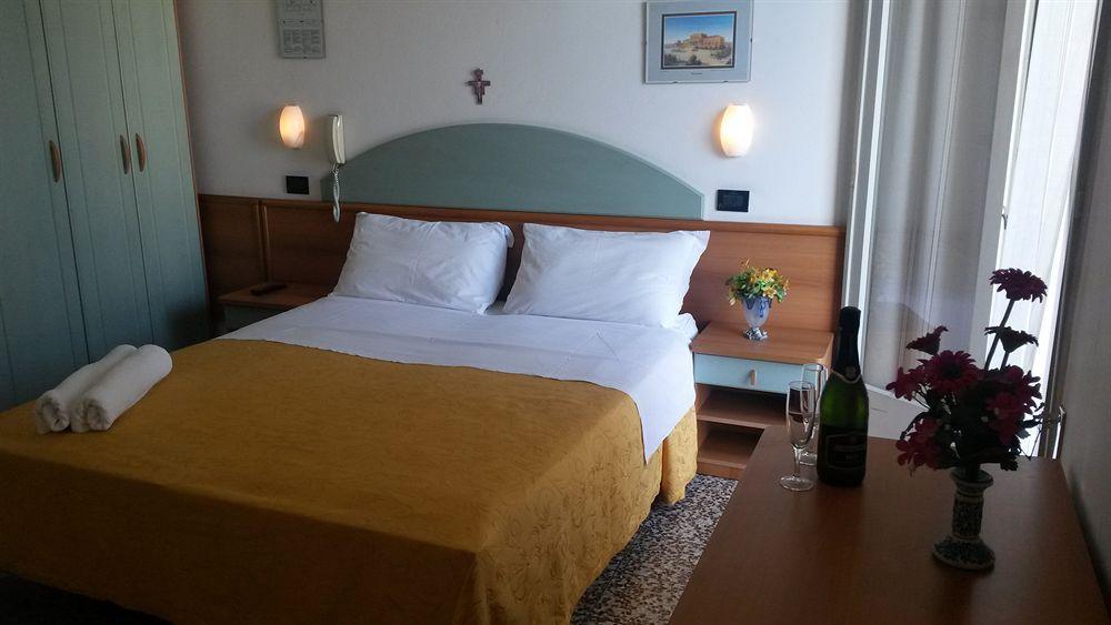 Hotel Orchidea 체제나티코 외부 사진